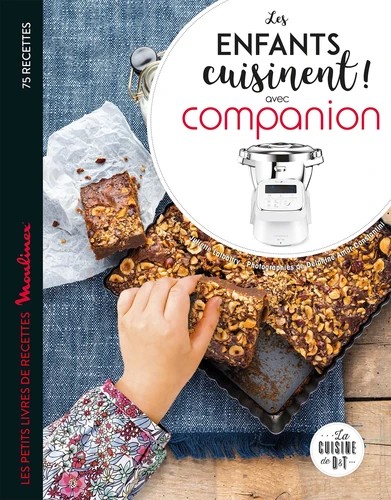 Les enfants cuisinent avec compagnon